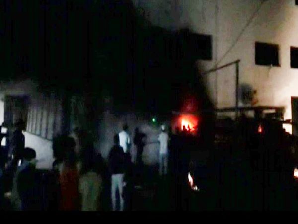 Gujarat : कोविड अस्पताल में आग लगने से 18 मरीजों की मौत